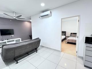 Leisure 1Bedroom Balcony Suites Gurney - George Town - 2