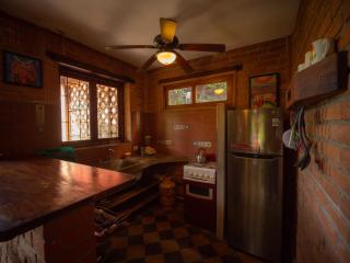 2 bedroom apartment in lush garden, 3 blocks from beach and center of San Juan - 1