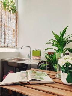 Double Studio, Private Bath & Balcony, Shared Kitchen with Local Family by Pillows & Purrs - Bangkok - 3