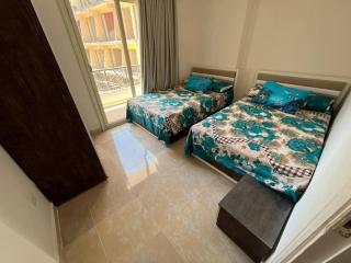 Sunny 3-Bedroom Apartment - Families Only - 2