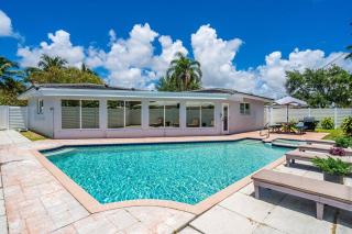Charming Oasis 2 Bedroom Home with Pool, 8 minutes to the Ocean - Pompano Beach - 0
