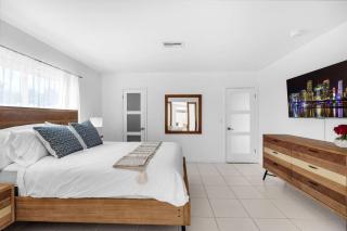 Charming Oasis 2 Bedroom Home with Pool, 8 minutes to the Ocean - Pompano Beach - 7