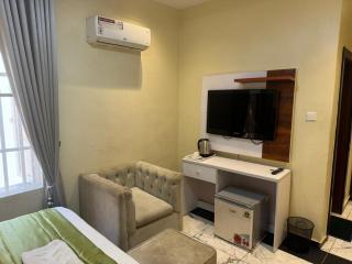 Sugarland Hotel and Suite - 1