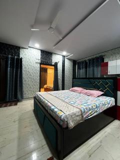 Jadon Homestay near Prem Mandir - 1