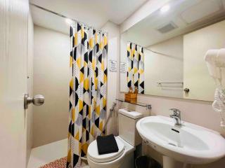 Artist's Haven Creative Condo at Azure - Manila - 8