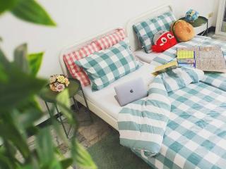 Single Beds, Private Bath & Balcony, Shared Kitchen with Local Family by Pillows & Purrs - Bangkok - 0