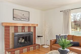 NEW! 1958 Chic Mid-Mod House - 5