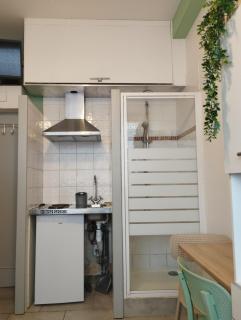 CHAMBRETTE boulevard des Pyrénées Hypercentre 10m carré WC sur le palier, porte40 - Pau - 8