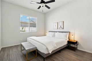 Gleaming Contemporary Home in Buckeye with Pool,BBQ - Buckeye - 1