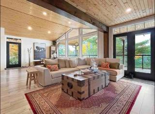 The Wolfs Den - Bancroft - 6
