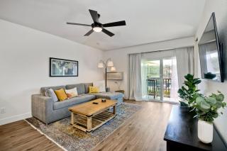 Beautifully Remodeled - Private Balcony - Pool View - BBQ Access - Gated Reserved Parking - 9