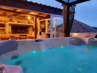 Luxury Sunrise Jacuzzi Apts, 50 m from the beach - Kali - 0