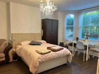 Spacious apartment - 2 dogs live at the property - Brighton & Hove - 1
