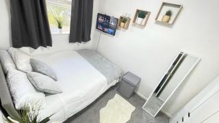 Lovely 3 bedroom house near city centre - Basildon - Basildon - 3