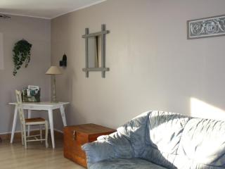 Gîte chaleureux avec jardin arboré, terrasse, salle de jeux et parking privé à Pré-Saint-Évroult. - FR-1-581-3 - - 3