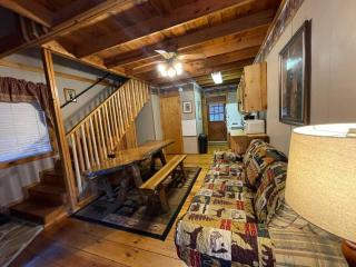 Amazing Cabin fireplace and stream #11 - Helen - 9