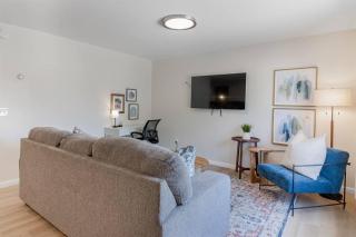 NEW! Comfy 1 Bedroom Flat I Hollywood Suites - 7