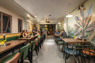 The Oversleep Catba Hostel & Pool Bar - 3