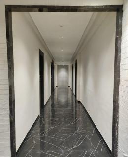 Hotel Selfie Inn - 9