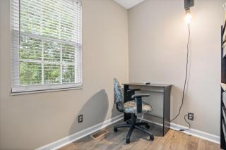 Green Retreat ~8 miles from Fort Campbell free wifi king bed double bunk and trundle - 8