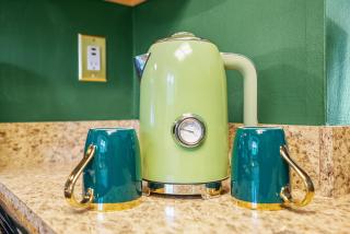 Green Retreat ~8 miles from Fort Campbell free wifi king bed double bunk and trundle - 5