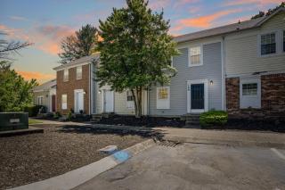 Green Retreat ~8 miles from Fort Campbell free wifi king bed double bunk and trundle - 3