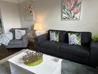 Daisy Cottage on Duke 3BR - 4