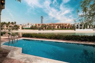 Beachfront Dubai Villa for 10 Guests with Full Kitchen & View - Dubai - 0
