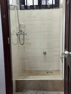 East Legon Private Room with Wi-fi - Accra - 8