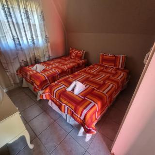 Nikita Portuguese Restaurant and Motel - 2