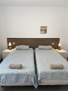Holiday Home & Rooftop Lounge - 5