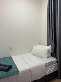 Waveside Retreat 3R1B 4 - 6pax G2013 King's Homestay - Gelang Patah - 4