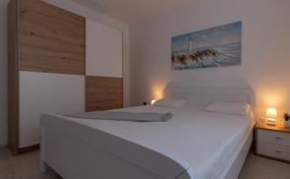 Sea front apartment Dani with private terrace and private garden - by TA Leut Agency - Privlaka - 6