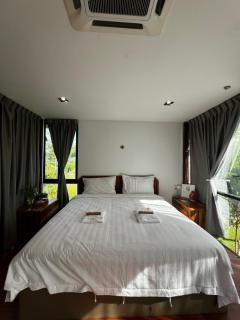 4 Simple Minimalistic Rooms at Sunset Lodge - Eco Valley Retreat 豐之谷 -  - 6