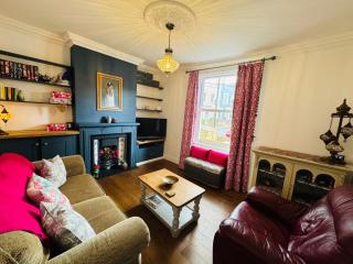 Modern & Vintage inspired Home in Old Totterdown - Bristol - 8
