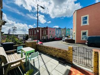 Modern & Vintage inspired Home in Old Totterdown - Bristol - 4