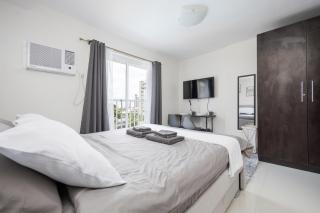 Studio Unit Near IT Park, SM and Ayala with Pool, Balcony and Fast Wifi - Mandaue City - 9