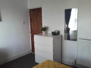 Portsmouth House near Centre 3 Bedrooms - 3