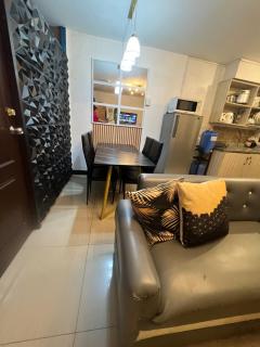 Mamby Gray's Place Balcony, Karaoke ,Wifi,Netflix &Kitchen - 5