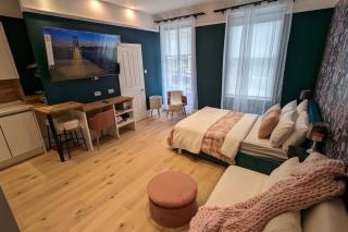 Brand new! Quirky Symphony Luxury Design Studio - 3