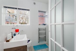 Lovely 1 bed with large terrace - 3