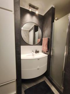 Modern Beach Apartment - 7