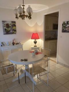 LA BAULE ESCOUBLAC APPARTEMENT T2 pour 4 personnes 1 chambre pour 2 adultes 1 cabine pour 2 enfants jusqu'à 18 ans A 150 m de l'océan Grand garage inclus - La Baule - 2