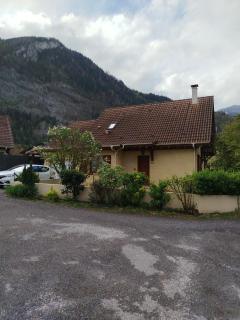 Chambre bleue dans maison avec parking - Cluses - 2