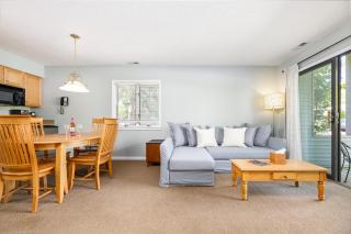 Cozy Beach Front Condo AC Beach Waterfront - Traverse City - 9