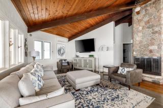 East Bay Escape Private Beach AC Sunrise Paradise - Traverse City - 6