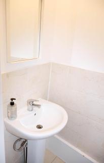 Stylish Rooms 1-Minute Walk to Camden Town Metro, Shops, Cafes, Bars & Restaurants with Shared Bathrooms - Londra - 5
