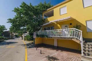 Apartments with free private parking - 0