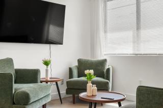 Private Cozy Guest House, King Bed, Parking, Pet Friendly near Penmar Golf Course! - Los Angeles - 7