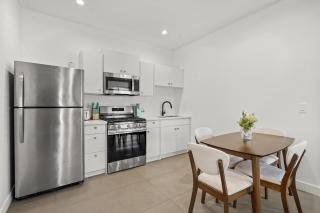 Private Cozy Guest House, King Bed, Parking, Pet Friendly near Penmar Golf Course! - 3